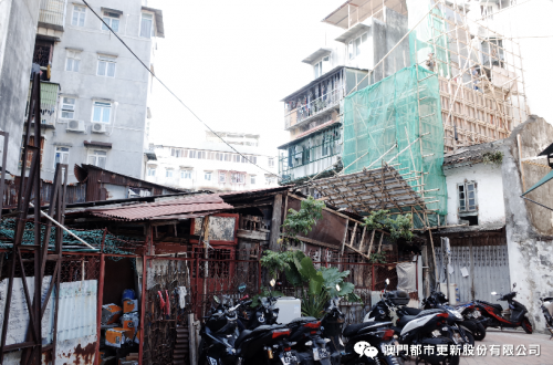 关前街内地下「木屋」