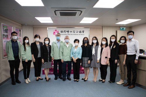 A group photo of MUR representatives and the Women's General Association of Macau leadership team.